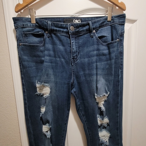 GBG Los Angeles Distressed Skinny Jeans EUC - Picture 2 of 4